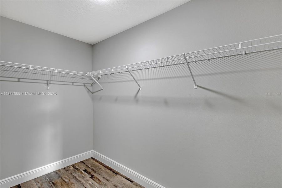 Spacious, unfurnished interior of a new home in , Port Charlotte (Image 6).