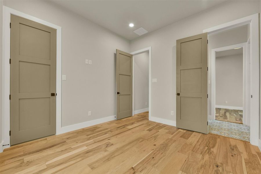 Spacious, unfurnished interior of a new home in , Angleton (Image 29).