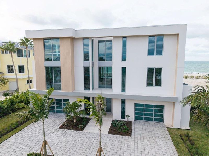 Condo located in Longboat Key, FL showcasing its design and architecture (Image 14).