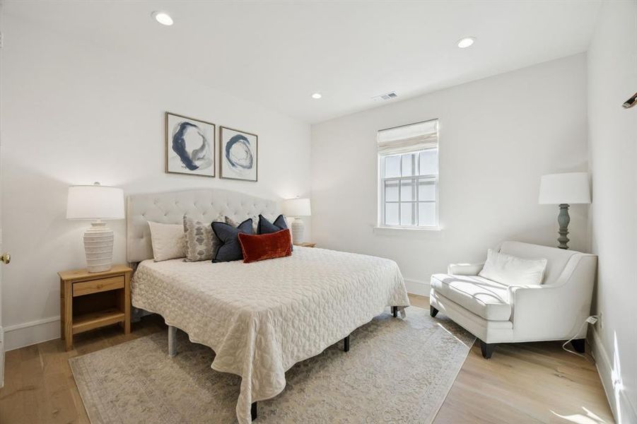 Furnished interior view inside a new home in , Dallas (Image 18).