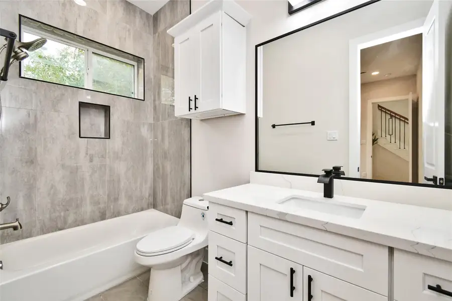 1st floor full bathroom. 1st floor full bathroom.