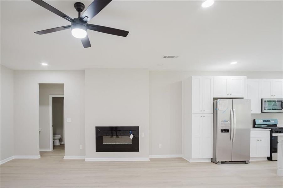 Spacious, unfurnished interior of a new home in , Stockbridge (Image 28).