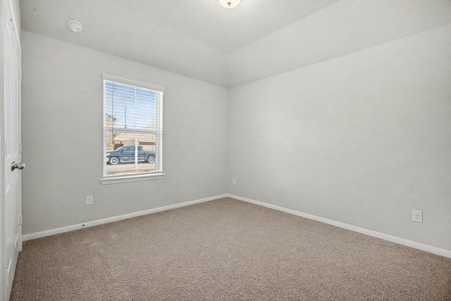 Spacious, unfurnished interior of a new home in Southwinds, Baytown (Image 24).