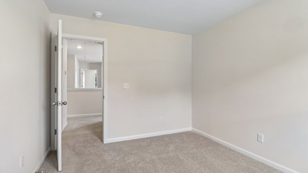 Spacious, unfurnished interior of a new home in Sease's Pond, Gilbert (Image 22).