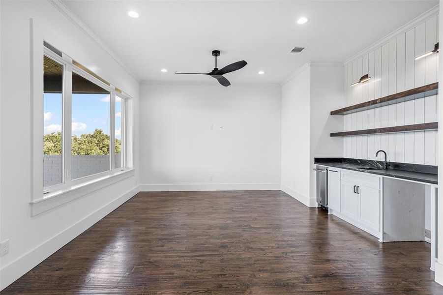 Spacious, unfurnished interior of a new home in , Granbury (Image 27).