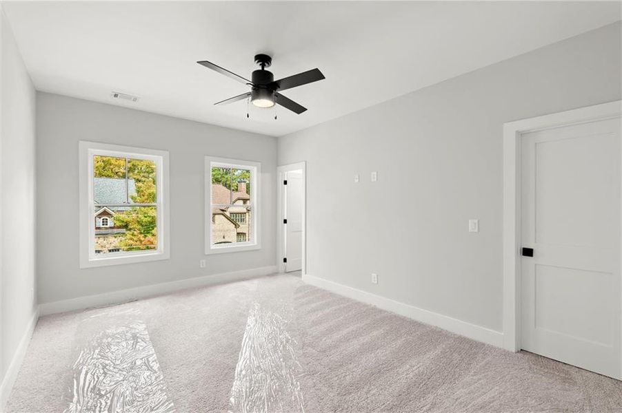 Spacious, unfurnished interior of a new home in , Brookhaven (Image 22).