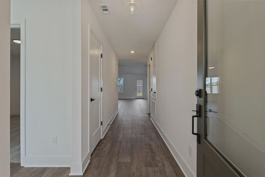 Spacious, unfurnished interior of a new home in Grand Oaks Reserve, Cleveland (Image 13).