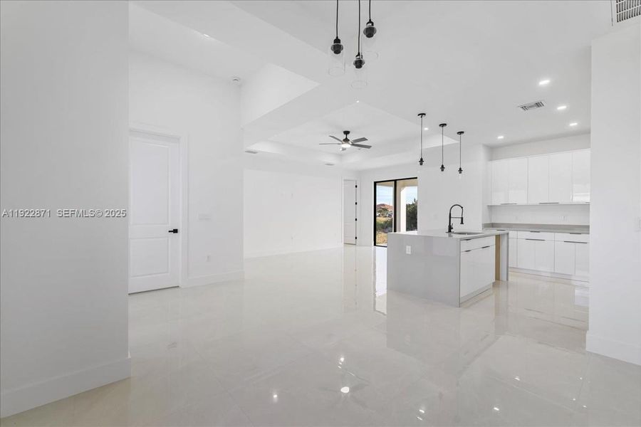 Spacious, unfurnished interior of a new home in , Lehigh Acres (Image 20).