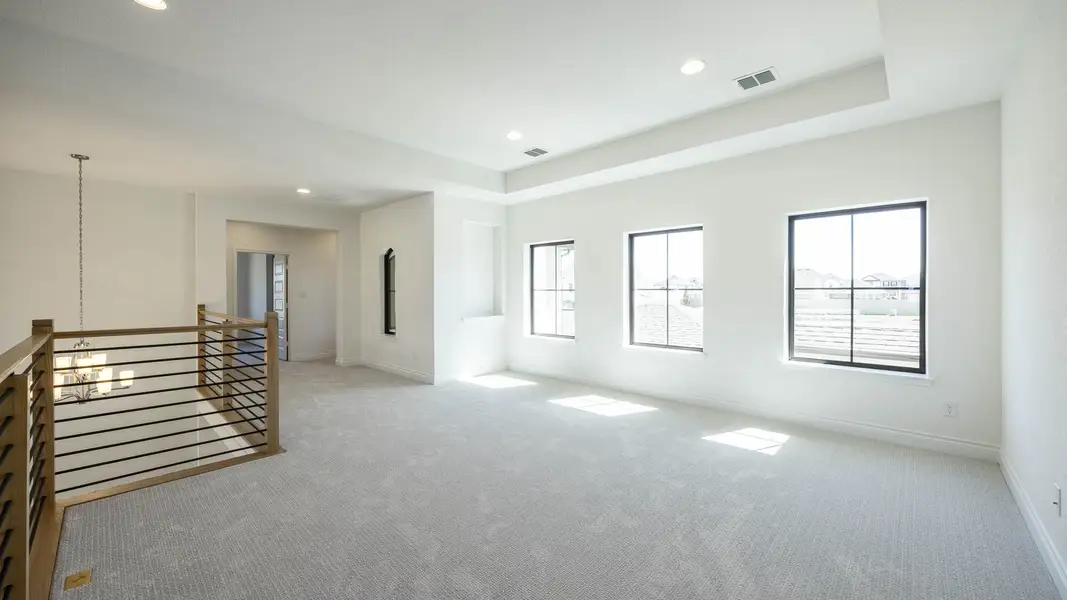 Spacious, unfurnished interior of a new home in Santa Rita Ranch 90', Liberty Hill (Image 7).