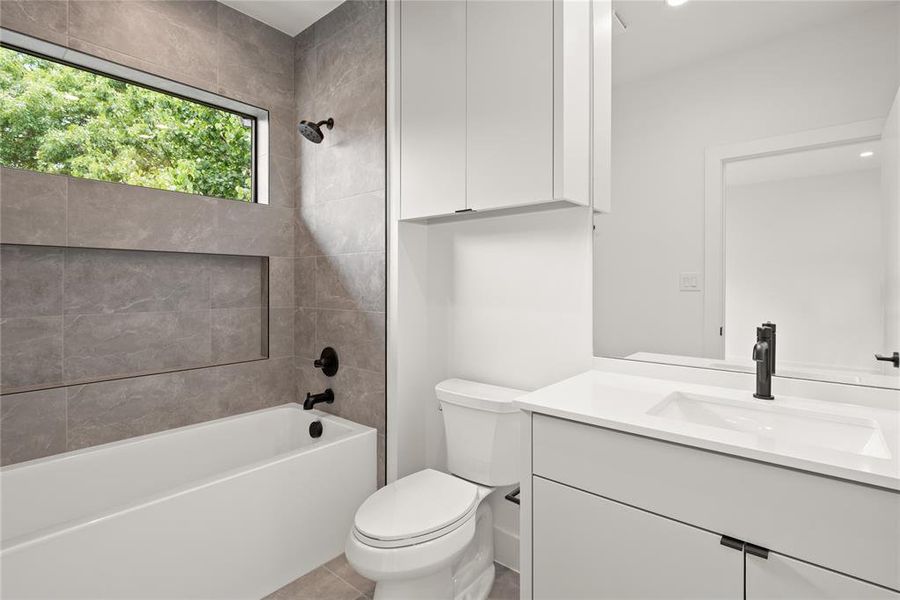 Furnished interior view inside a new home in , Dallas (Image 36). Furnished interior view inside a new home in , Dallas (Image 36).