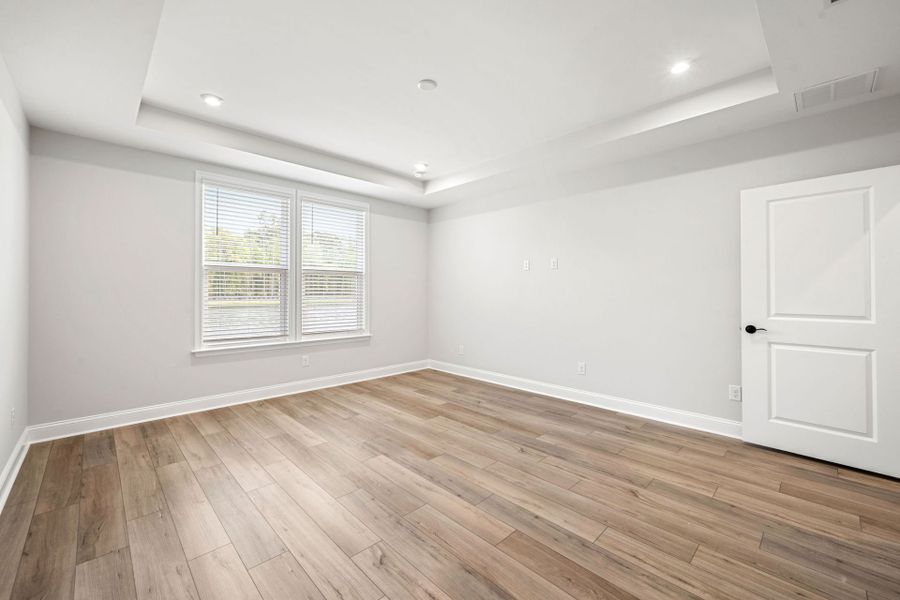 Spacious, unfurnished interior of a new home in Waterways, Richmond Hill (Image 26).