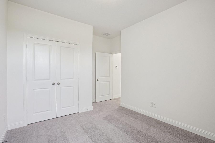 Spacious, unfurnished interior of a new home in Sienna 40', Missouri City (Image 17).