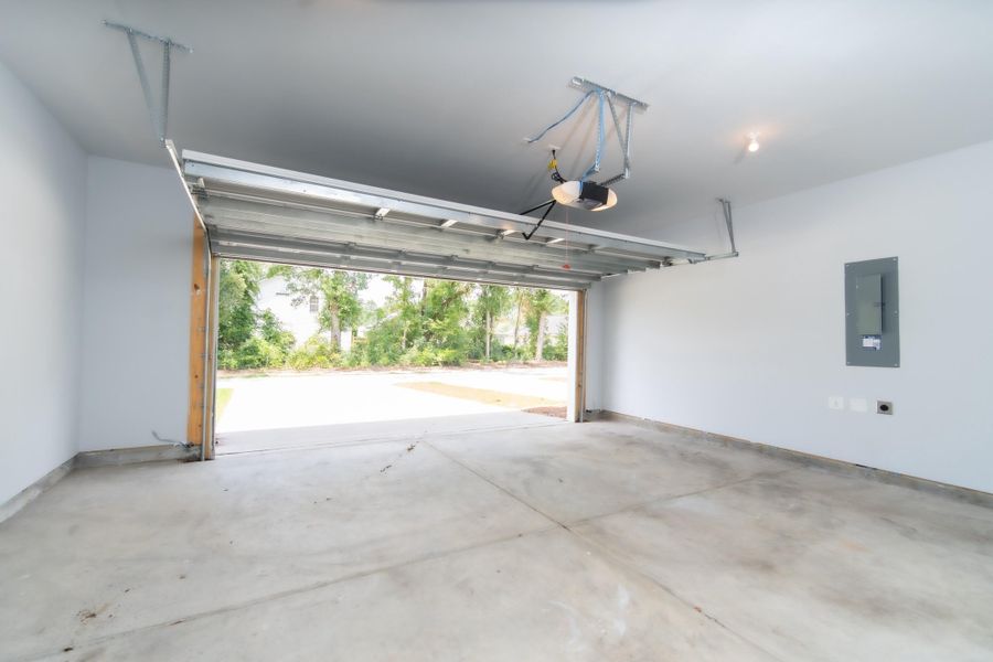 Spacious, unfurnished interior of a new home in , Summerville (Image 19).