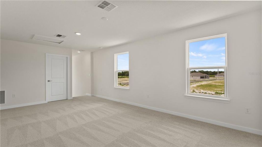 Spacious, unfurnished interior of a new home in Willowbrook North, Winter Haven (Image 28).