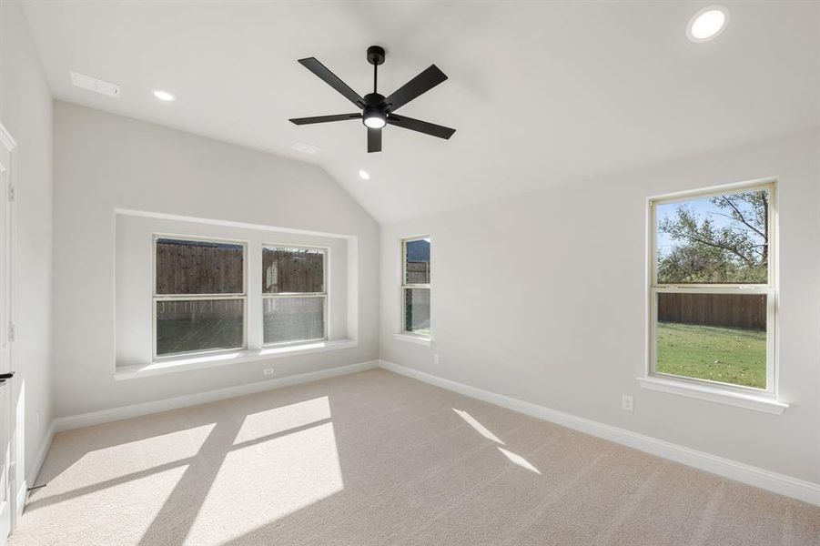 Spacious, unfurnished interior of a new home in Sable Creek, Sanger (Image 30).