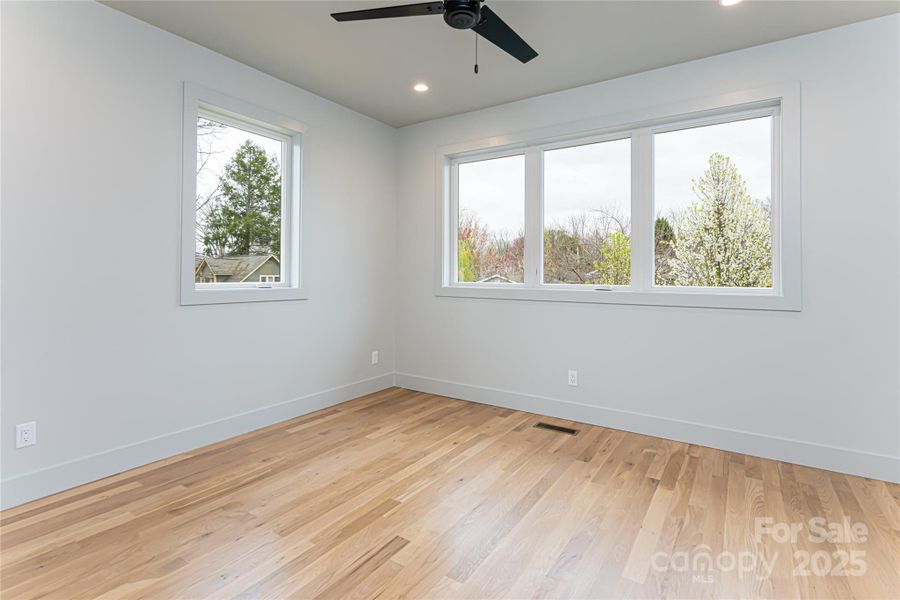 Photo of Similar Construction Photo of Similar Construction