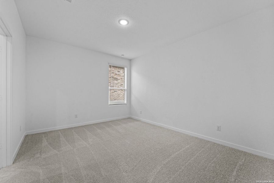 Spacious, unfurnished interior of a new home in Sky Ranch, New Braunfels (Image 12).