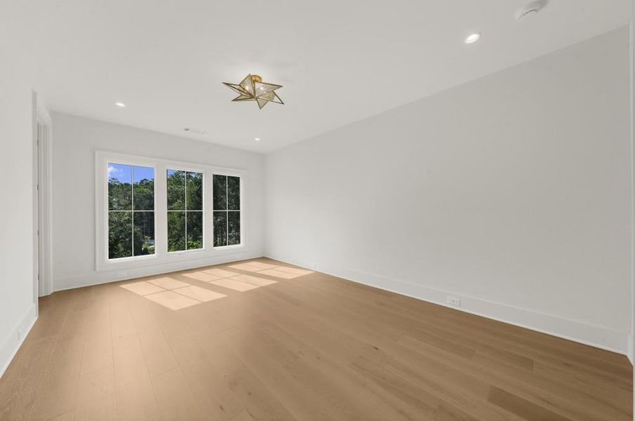 Spacious, unfurnished interior of a new home in , Alpharetta (Image 66).