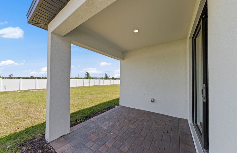 Exterior details and patio area of a home in Caloosa Cove, Labelle (Image 2). Exterior details and patio area of a home in Caloosa Cove, Labelle (Image 2).