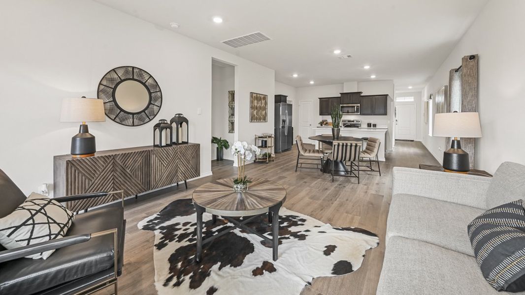Furnished interior view inside a new home in Blaire Lake, Tyler (Image 11).