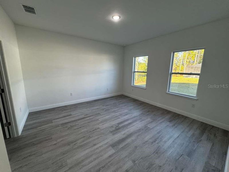 Spacious, unfurnished interior of a new home in , Ocala (Image 16).