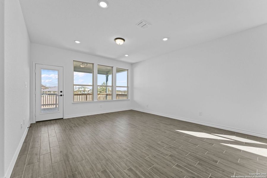Spacious, unfurnished interior of a new home in Lily Springs, Seguin (Image 22).