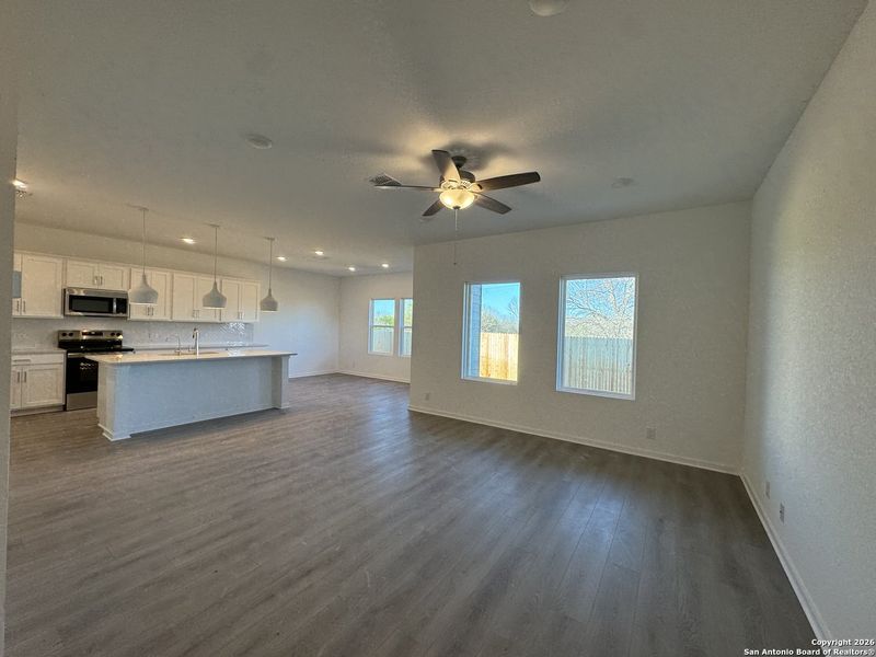 Spacious, unfurnished interior of a new home in Meadows at Hennersby Hollow 40's, San Antonio (Image 15). Spacious, unfurnished interior of a new home in Meadows at Hennersby Hollow 40's, San Antonio (Image 15).