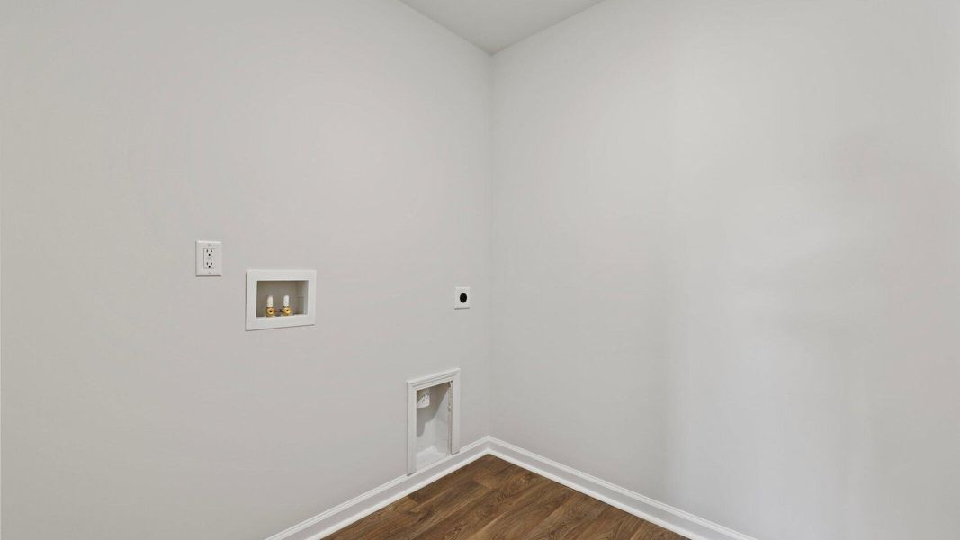 Spacious, unfurnished interior of a new home in Carolina Groves, Moncks Corner (Image 29).