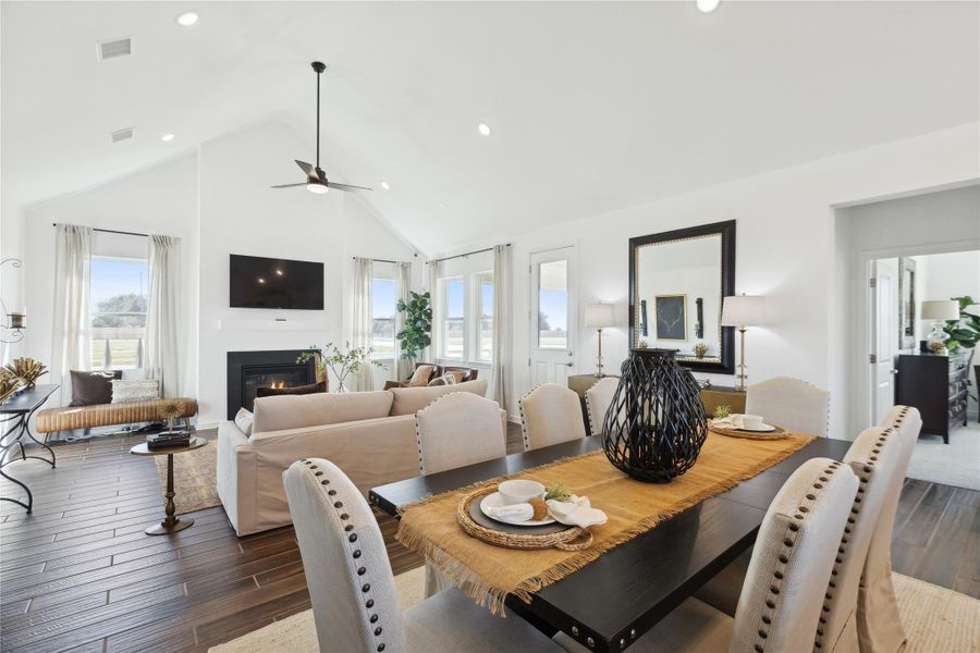 Charming dining area (*Photo not of actual home and used for illustration purposes only.)