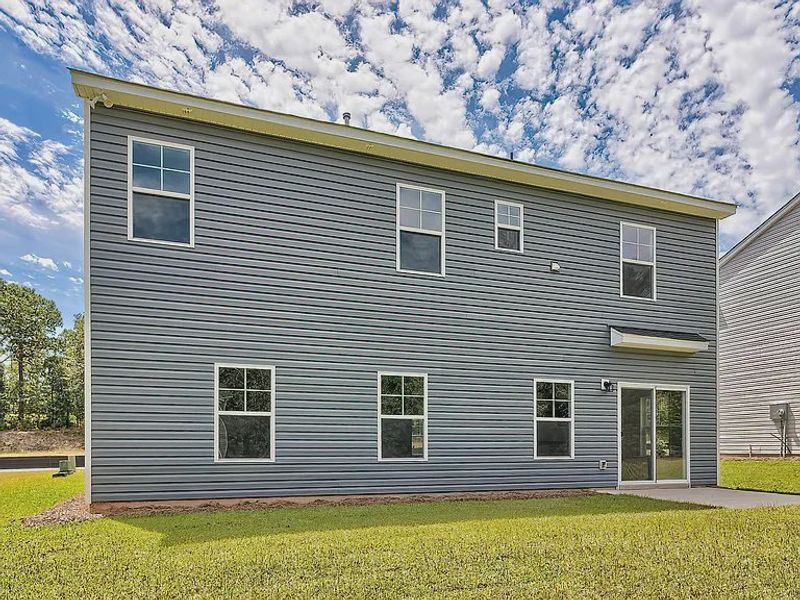 Exterior details and patio area of a home in Emanuel Creek, West Columbia (Image 12).