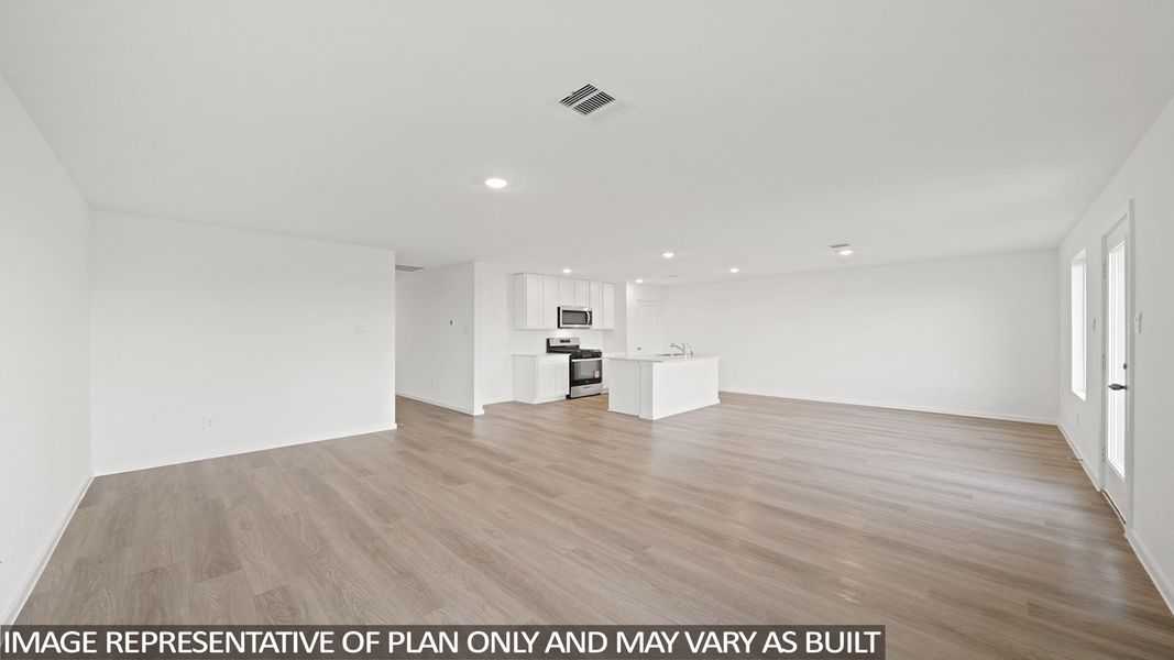 Spacious, unfurnished interior of a new home in Sunterra Lakes, Brookshire (Image 18).