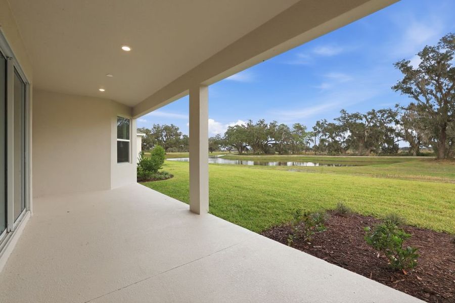 Exterior details and patio area of a home in Timber Ridge, Plant City (Image 3).