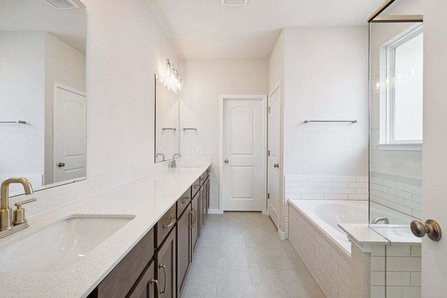 Representative furnished interior of a home built from the Blake by Ashton Woods in Rolling Glen, Hutto (Image 44).