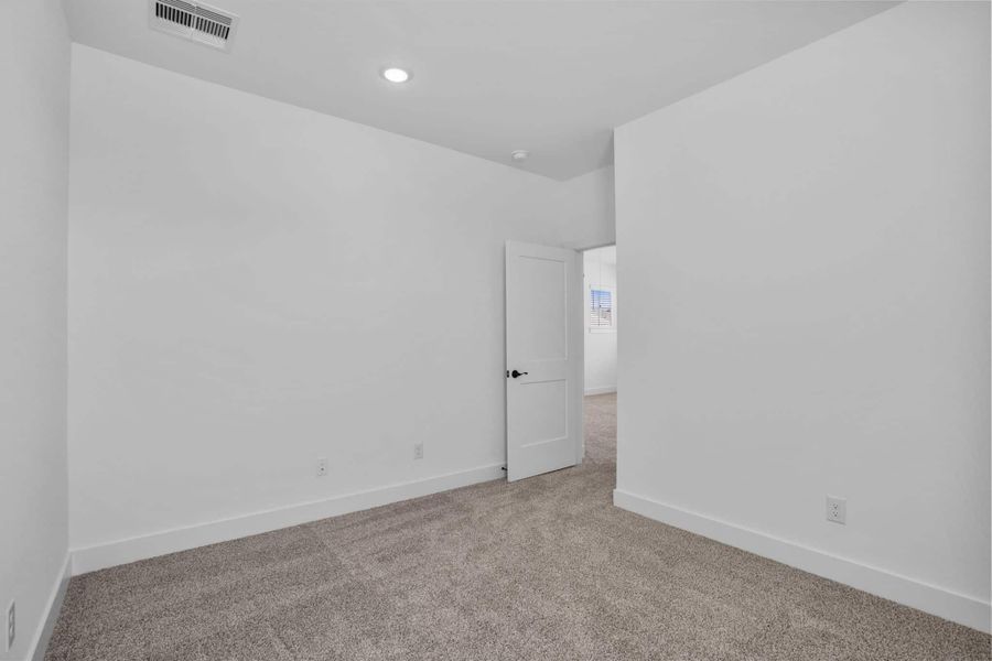 Spacious, unfurnished interior of a new home in Meridiana, Manvel (Image 28).