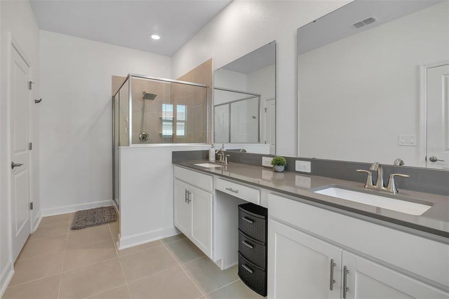 Furnished interior view inside a new home in Tohoqua, Kissimmee (Image 19). Furnished interior view inside a new home in Tohoqua, Kissimmee (Image 19).