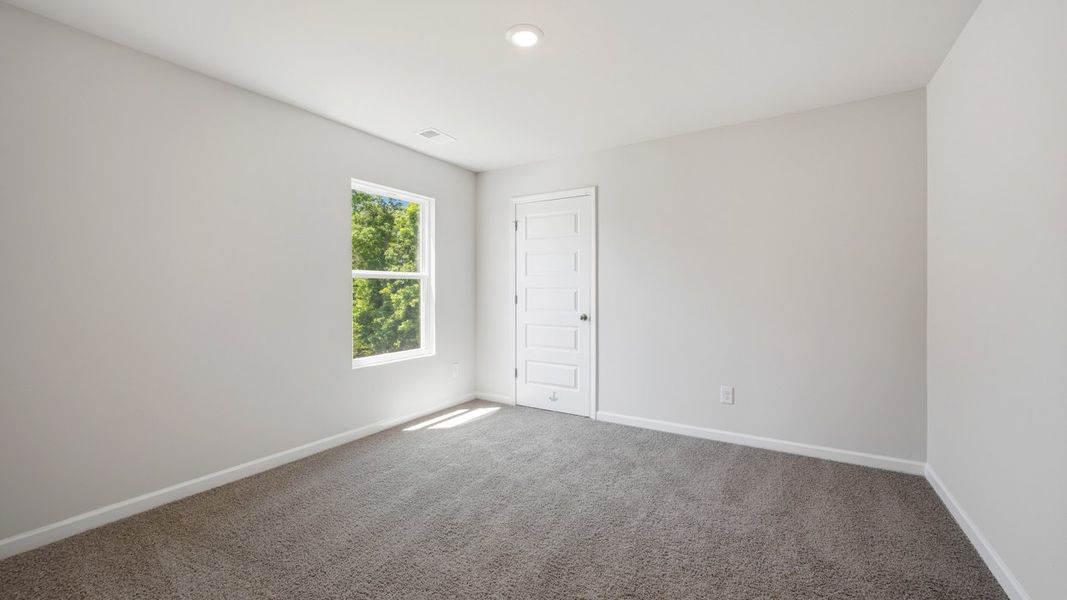 Spacious, unfurnished interior of a new home in Brooks Station, Dacula (Image 27).