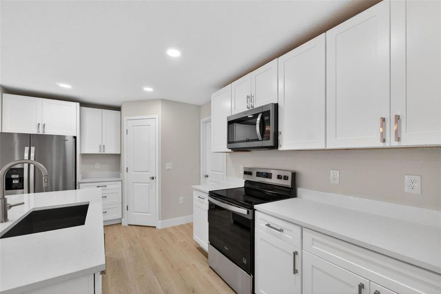 Furnished interior view inside a new home in , Orlando (Image 6).