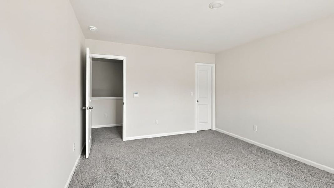 Spacious, unfurnished interior of a new home in Chestnut Ridge, Greenville (Image 32).