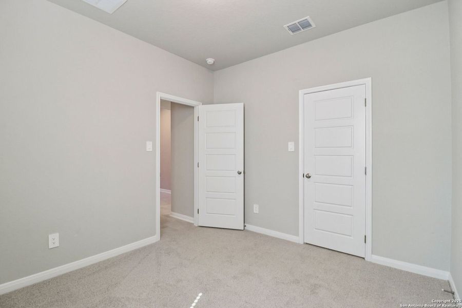 Spacious, unfurnished interior of a new home in Royal Crest, San Antonio (Image 20). Spacious, unfurnished interior of a new home in Royal Crest, San Antonio (Image 20).