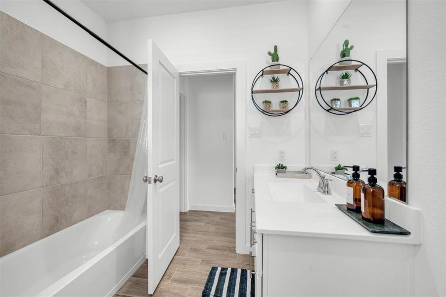 Bathroom with vanity and tiled shower / bath