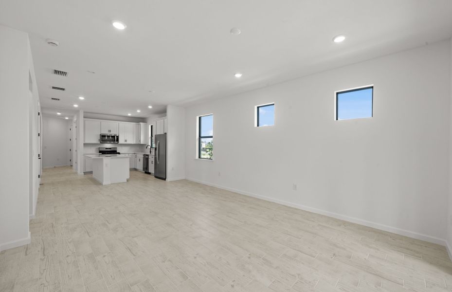 Spacious, unfurnished interior of a new home in Terreno, Naples (Image 16). Spacious, unfurnished interior of a new home in Terreno, Naples (Image 16).