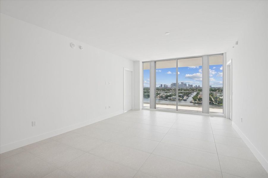 Spacious, unfurnished interior of a new home in , Fort Lauderdale (Image 22).
