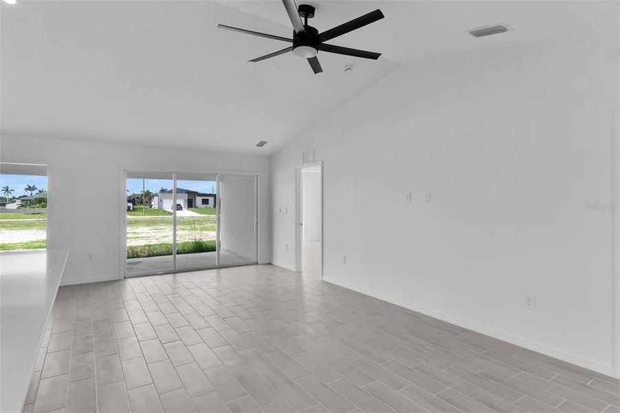 Spacious, unfurnished interior of a new home in , Cape Coral (Image 23).