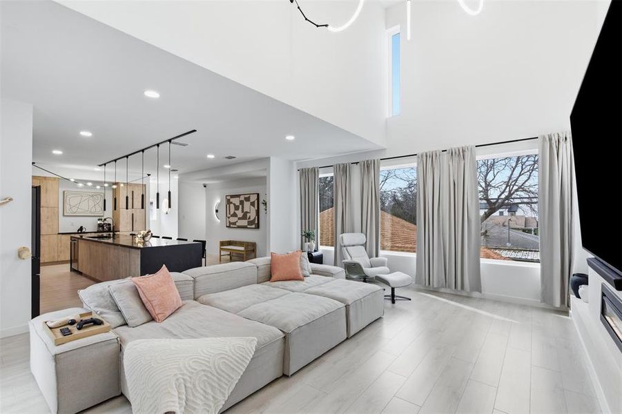 Furnished interior view inside a new home in , Dallas (Image 26).