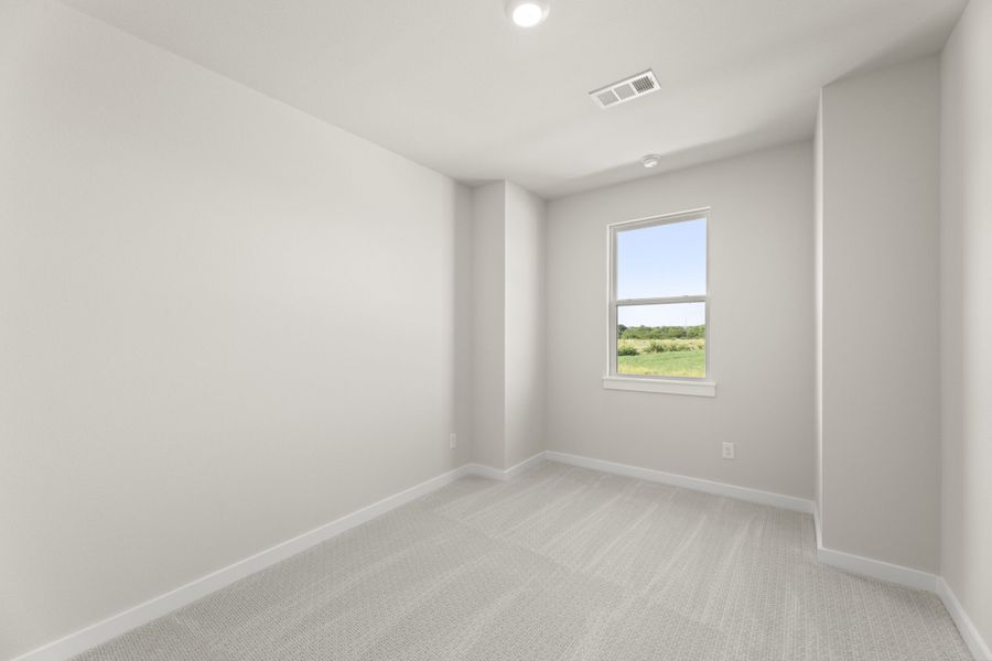 Spacious, unfurnished interior of a new home in Ten Mile Creek, Celina (Image 24).