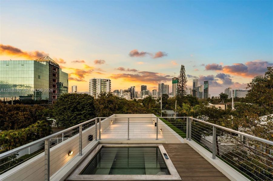 Condo located in Miami, FL showcasing its design and architecture (Image 6).