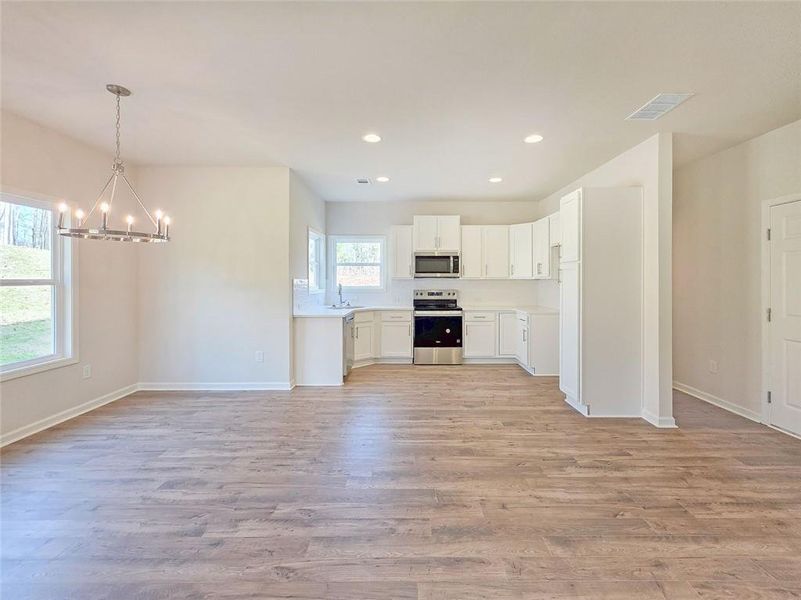 Spacious, unfurnished interior of a new home in , Gainesville (Image 17).