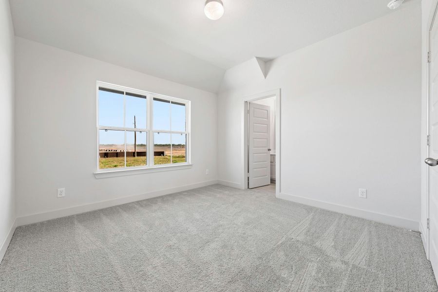 Spacious, unfurnished interior of a new home in Brookewater, Rosenberg (Image 13).