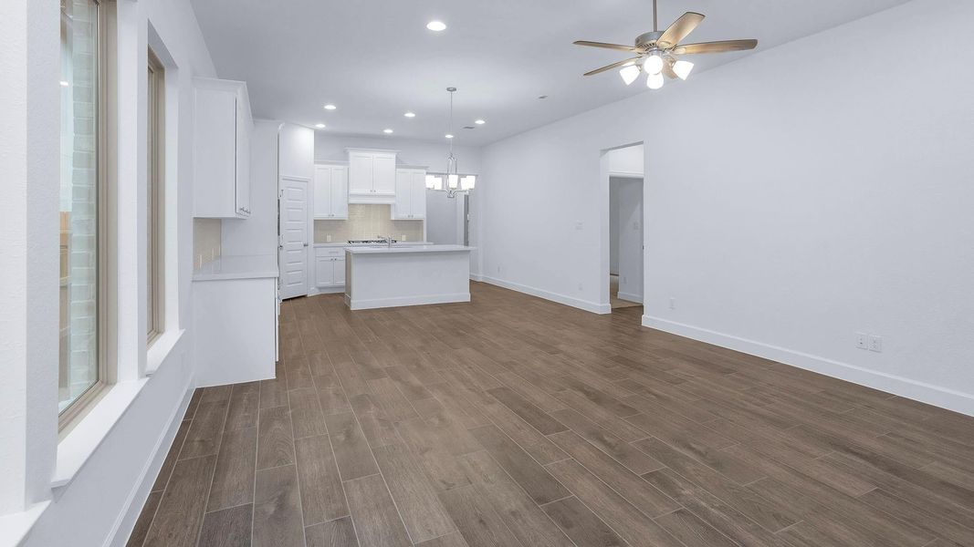 Spacious, unfurnished interior of a new home in Woodhavyn 40', Magnolia (Image 7). Spacious, unfurnished interior of a new home in Woodhavyn 40', Magnolia (Image 7).