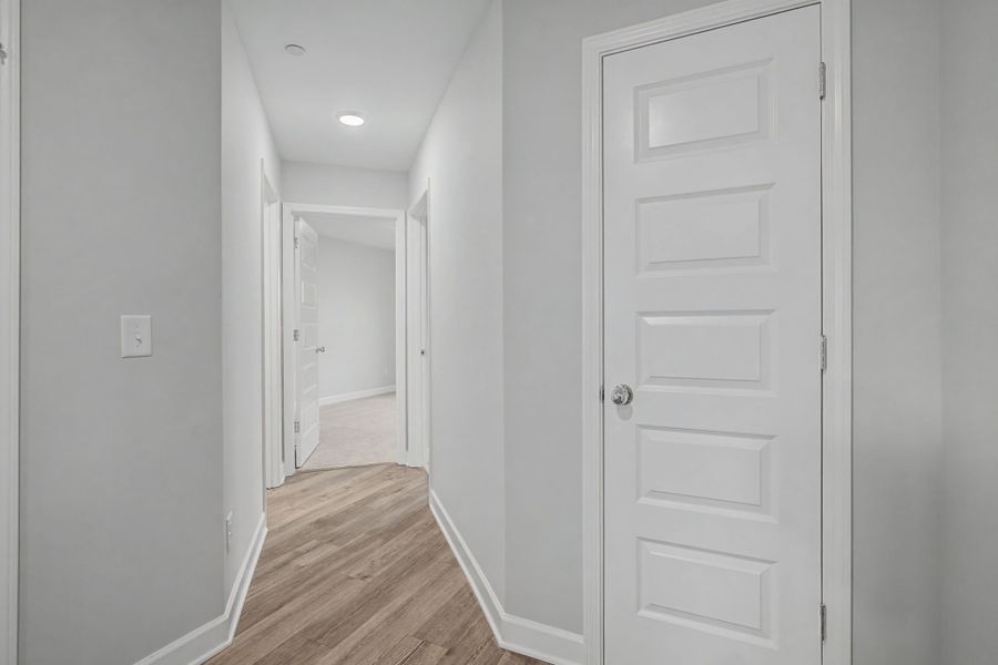 Spacious, unfurnished interior of a new home in Oxford Station, Gallatin (Image 31).